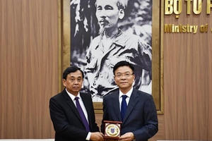 Bộ Tư pháp Việt Nam – Lào: Tăng cường hợp tác trong lĩnh vực công chứng