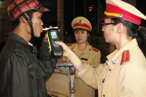 Từ hôm nay 16/8, CSGT sẽ lập chốt gần quán nhậu để phục... "ma men"