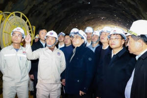 Thủ tướng Phạm Minh Chính: Nghiên cứu xây dựng điểm dừng nghỉ tại 2 đầu hầm Thần Vũ