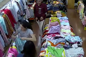 [Clip]: Cặp đôi cướp cửa hàng thời trang, đâm nhân viên nhiều nhát