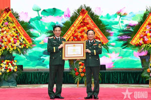 Trao Huân chương Quân công tặng các đồng chí lãnh đạo Bộ Quốc phòng