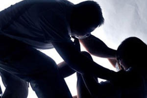 Dấu vết tố cáo ông lão dâm ô với bé gái Dấu vết tố cáo ông lão dâm ô với bé gái