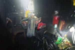 Nghệ An: Tự phóng hỏa đốt nhà vào sáng 30 tết rồi cố thủ bên trong