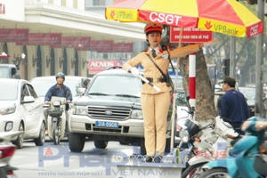 Công việc thường ngày của những cô gái yêu "màu áo vàng"