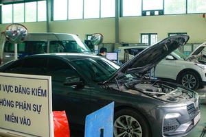 Bàn giao 40 kiểm định viên quân sự cho Cục Đăng kiểm Việt Nam