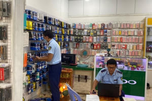 Gần 4.000 sản phẩm phụ kiện điện thoại nhập lậu, không rõ nguồn gốc xuất xứ bị tịch thu