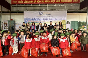 Giếng nước sạch dành tặng cô trò trường mẫu giáo vùng biên Giếng nước sạch dành tặng cô trò trường mẫu giáo vùng biên