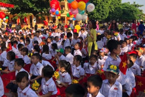 Gần 23 triệu học sinh cả nước hân hoan đón năm học mới Gần 23 triệu học sinh cả nước hân hoan đón năm học mới