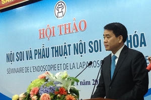 Chủ tịch Hà Nội mời bác sỹ hàng đầu thế giới chữa bệnh cho dân