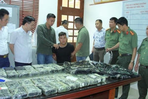 Lào Cai: Bát giữ đối tượng vận chuyển trái phép 250.000 viên ma túy tổng hợp