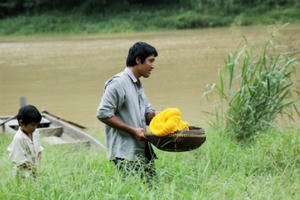 Bộ phim "Cha cõng con": Cảnh mưa, lũ quay thật 90% Bộ phim "Cha cõng con": Cảnh mưa, lũ quay thật 90%