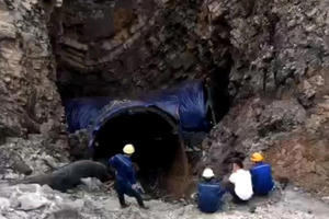 Quảng Ninh: Nỗ lực tìm kiếm công nhân bị mất tích, nghi bị rơi xuống "hố tử thần"