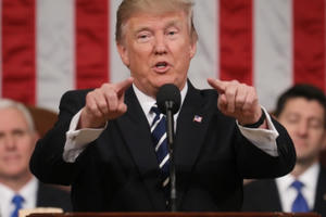 Tổng thống Trump tiếp tục hoãn ký sắc lệnh di trú mới