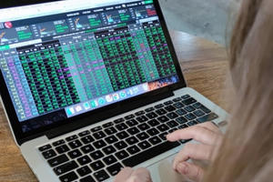 Tiền đang "ngập" thị trường chứng khoán