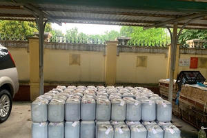 Tiêu hủy 2.600 lít nước mắm không rõ nguồn gốc