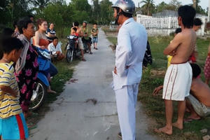 Chồng cũ bất ngờ tăng ga tông vợ nhập viện