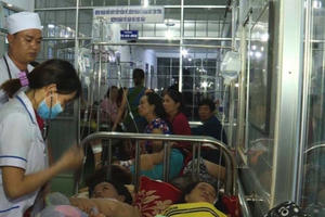 Tạm ngưng hoạt động 2 cơ sở dịch vụ nấu tiệc cưới, nghi gây ra vụ ngộ độc ở Đắk Lắk