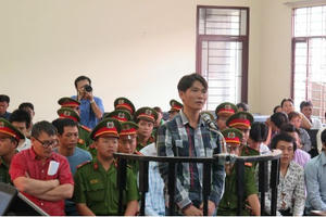 Tiếp tục “giương oai”, đàn em Năm Cam lại hầu tòa