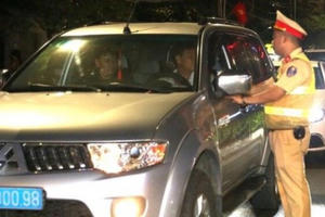 Nghệ An: Tài xế xe biển xanh vi phạm nồng độ cồn