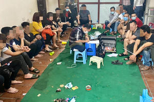 Tạm giữ 20 đối tượng đánh bạc xóc đĩa tại huyện Thường Tín