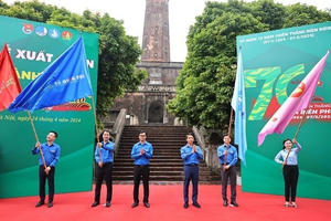 Lễ xuất quân Hành trình 'Điện Biên Phủ - Khát vọng non sông' Lễ xuất quân Hành trình 'Điện Biên Phủ - Khát vọng non sông'