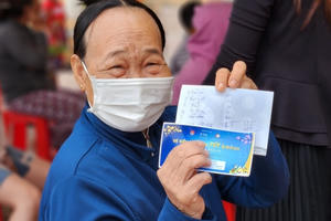 “Siêu thị mini Tết 0 đồng”: Ấm tình người dịp Xuân về