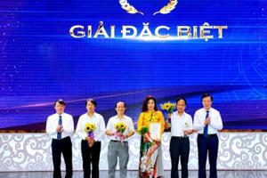 Báo PLVN đạt Giải báo chí “Hải Dương vượt khó - tăng tốc năm 2021” Báo PLVN đạt Giải báo chí “Hải Dương vượt khó - tăng tốc năm 2021”