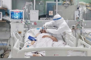 Hà Nội: 450 bệnh nhân Covid-19 đang diễn biến nặng, nguy kịch