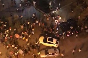 Trung Quốc: Land Rover lao vào đám đông, hơn 50 người thương vong