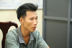 Mâu thuẫn tình ái, cô gái bị đối tượng dùng súng khống chế trong phòng trọ