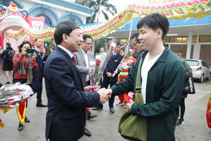 Quảng Ninh: Tưng bừng chào đón những du khách đầu tiên ngày đầu xuân năm mới