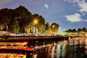 TP.HCM: Kênh Nhiêu Lộc - Thị Nghè đẹp lung linh dưới ánh sáng của hàng ngàn hoa đăng.