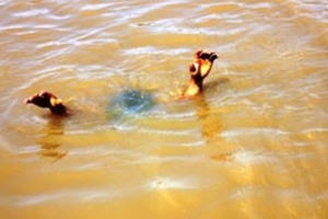 Phát hiện thi thể 2 bé trai 7 tuổi dưới đập nước