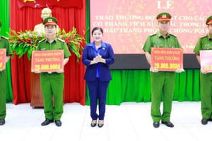 4 tập thể có thành tích đấu tranh phòng, chống tội phạm được tỉnh Bình Phước khen thưởng đột xuất