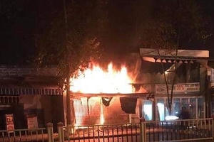 Cháy cửa hàng xe đạp điện, 3 người trong một gia đình tử vong