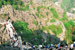 Công trình không phép ở khu di tích Tràng An: Xây dựng xuyên qua không gian của rừng đặc dụng