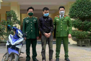 Bắt khẩn cấp đối tượng chuyên cướp điện thoại của học sinh lấy tiền mua ma túy