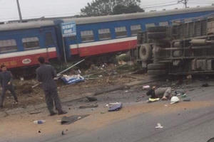 Hưng Yên: Xe tải đâm trực diện vào tàu hỏa, tài xế tử vong tại chỗ