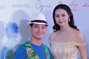 Xuân Bắc cười tít mắt khi đứng bên Hoa hậu biển Thuỳ Trang