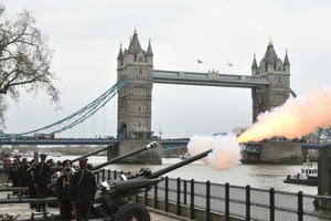 Clip: Nước Anh bắn 41 phát đại bác tiễn đưa Hoàng thân Philip