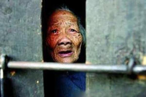 Pháp luật có lau khô được nước mắt mẹ cha?