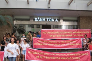 Bản tin Bất động sản Plus: Hàng trăm cư dân Hòa Bình Green City "đội nắng" đòi quyền lợi