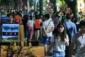 4 ngày thí điểm đi bộ, Hà Nội thu hơn 500 tỷ đồng