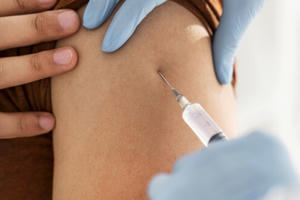 Tin nhanh ngày 19/8: Điều tra vụ tiêu cực tiêm vaccine covid-19