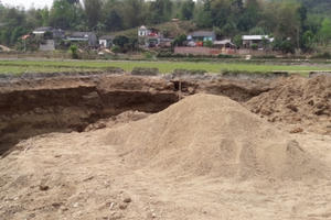 Bắc Kạn: Phá nát ruộng để khai thác cát trái phép