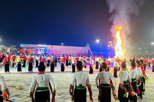 Lắng đọng đêm Đại xòe Thái Lắng đọng đêm Đại xòe Thái