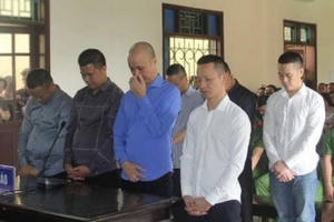 Rút súng thị uy trong cuộc hỗn chiến, bị chém chết tại chỗ