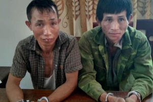 Bị vây bắt, hai đối tượng buôn ma túy dùng dao nhọn điên cuồng chống trả công an