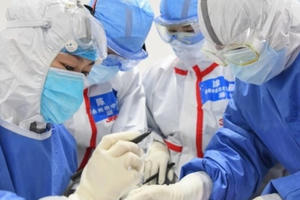 Sự thực đằng sau việc giảm đột ngột các ca nhiễm COVID-19 ở Trung Quốc