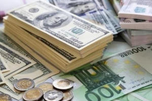 Tỷ giá ngoại tệ hôm nay 1/8: Giá USD trong nước lao dốc